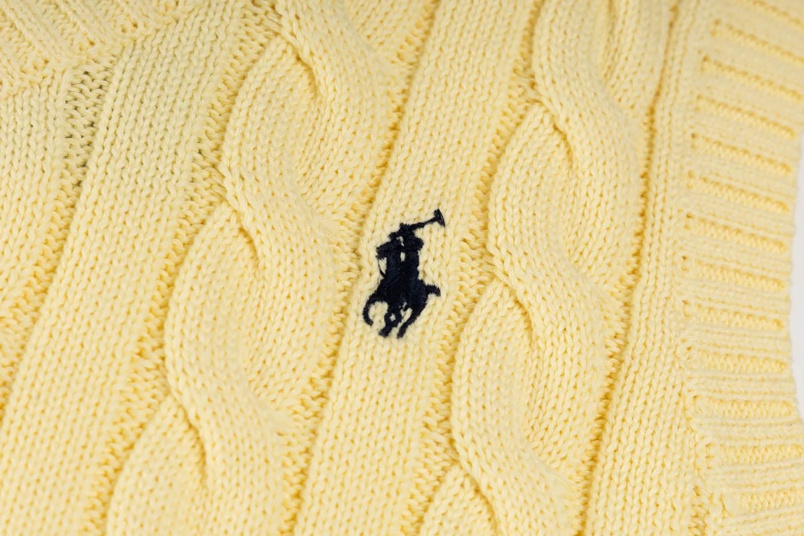P176 #R82 Ralph Lauren Small Label Cable V Neck Vest Sleeveless Twist Sweater Women's Top Size: XS S M L Color: White Yellow Light Blue Pink Khaki Gray Navy Black Classic Cotton Yarn 100% White Cotton High Quality Classic Style Has Always Been Popular! The workmanship details are very good! Wearing a vest with a shirt is always the standard, with classic brand embroidery on the chest! All major stars have the same style! Best for couples. High quality goods! Xinjiang cotton micro-elastic and smooth fabric has excellent quality. Pure cotton is soft and skin-friendly. Length: 60/61/63/65 Bust: 44/46/49/52 Shoulder width: 36/37.5/39/41